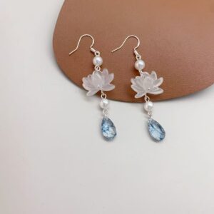 White Wather Lilly Earring